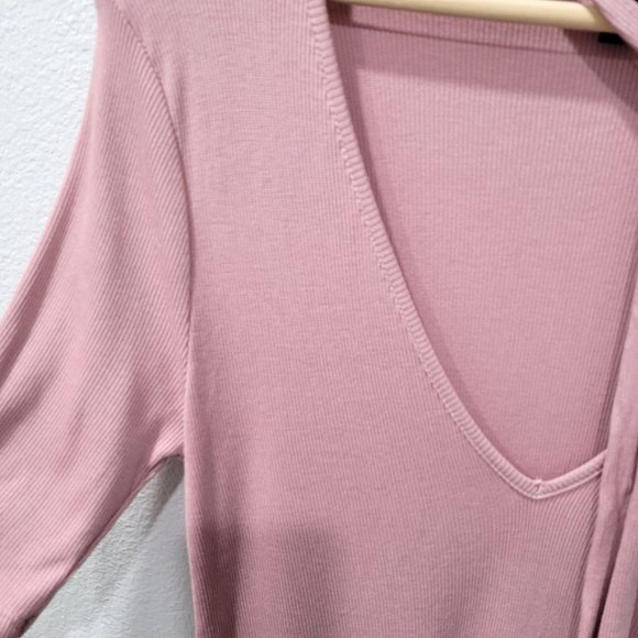 Women's Forever 21 Plus Mauve Pink Low V-neck Top, Size 1X - Picture 2 of 5